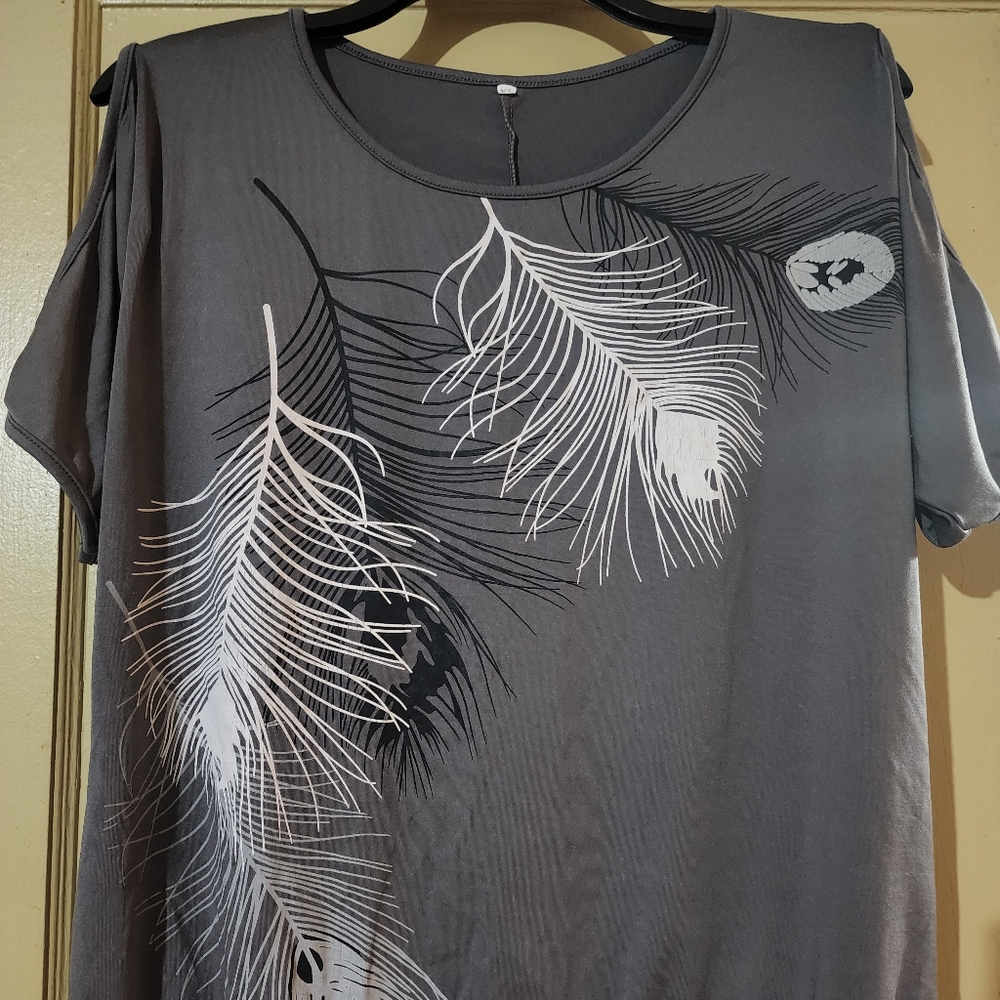 Women's cold shoulder top. Excellent condition. Sz XL